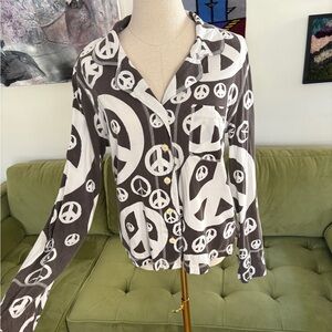 Scanty Y2K Vintage Peace Sign Button Down Shirt in Brown and White - Women’s L